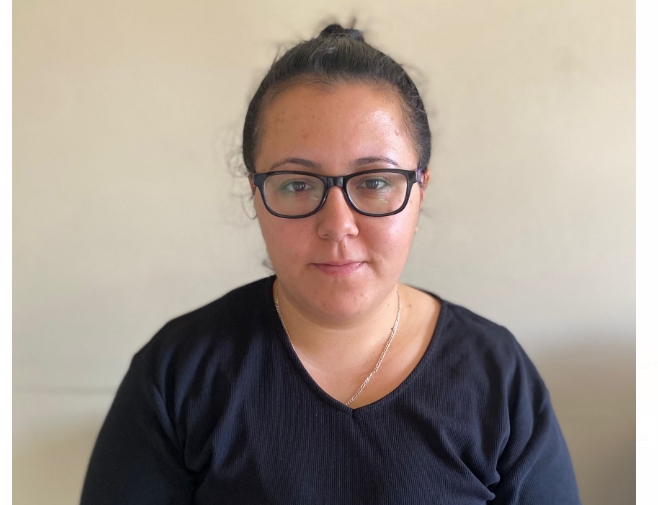 GÖREVLİ KÜBRA SEZER